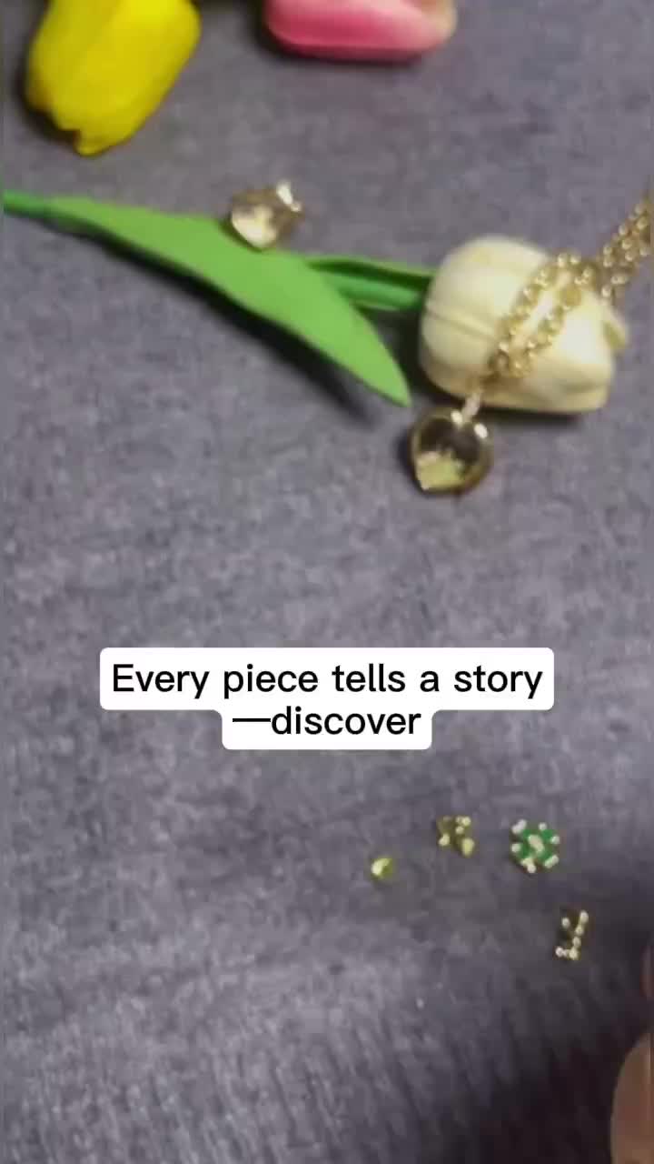 Your Story, Your Locket: Free Shipping & Elegant Packaging